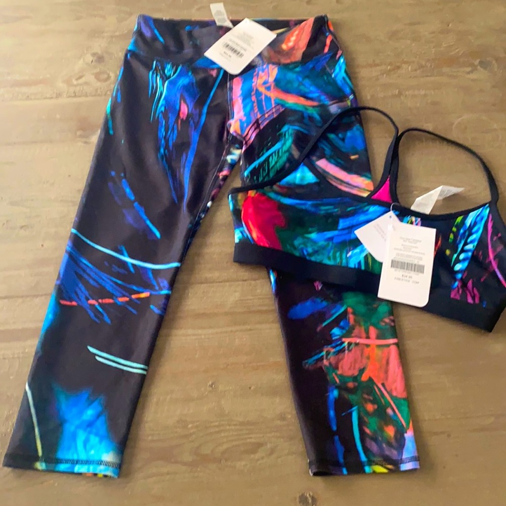 Fabletics matching set! Bottoms XS/4- Top is M8 and is reversible.